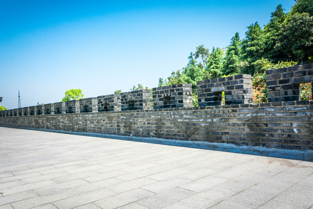 Our experienced local team will be happy to advise on materials, design, and cost to make sure your new wall is built to the highest standard.